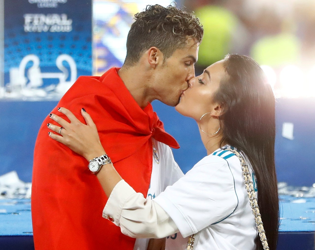 Αρραβωνιάστηκε ο Cristiano Ronaldo-Δείτε το εντυπωσιακό μονόπετρο της συντρόφου του! - Φωτογραφία 4