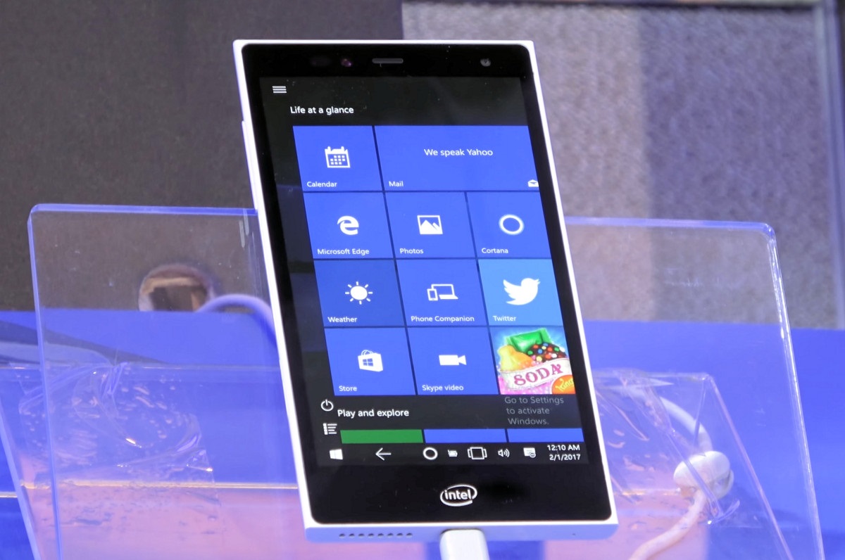 PC της Intel με ι Windows 10 χωράει στην τσέπη σας - Φωτογραφία 1