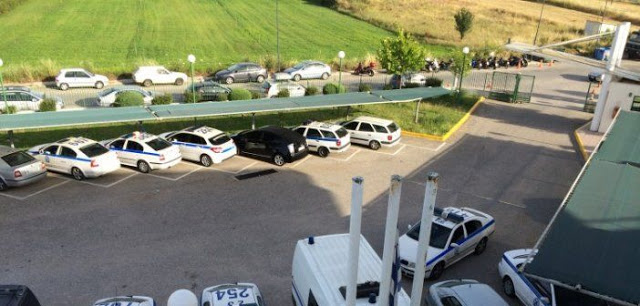 Αστυνομικό Μέγαρο Αγρινίου: Κρατούμενος έκοψε το χέρι του με τηλεκάρτα! - Φωτογραφία 1