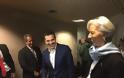 Χαμόγελα στο Μαξίμου για τη λύση στο ελληνικό χρέος - Έτοιμος να βάλει γραβάτα είναι ο Αλέξης Τσίπρας
