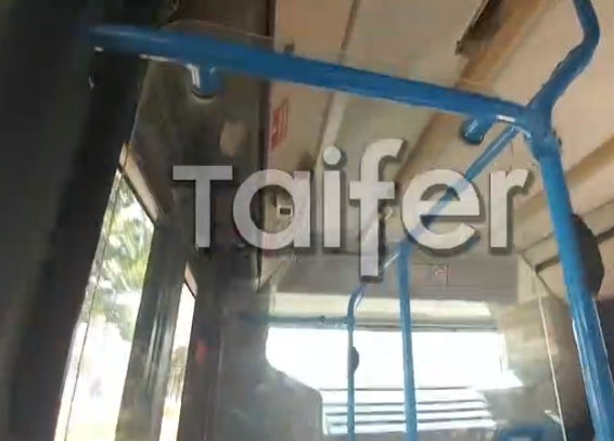 Καπάκι κρέμεται πάνω από κεφάλια επιβάτων σε λεωφορείο του ΟΑΣΘ [video] - Φωτογραφία 1