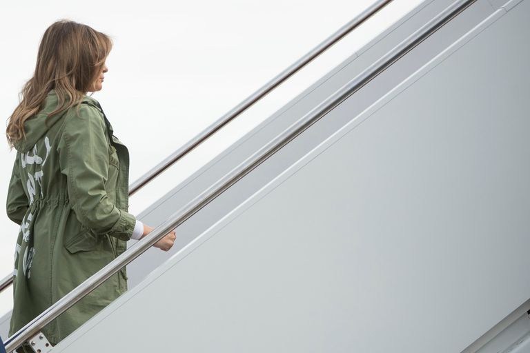 Θύελλα αντιδράσεων με το πανωφόρι της Melania Trump – Τι συνέβη - Φωτογραφία 7