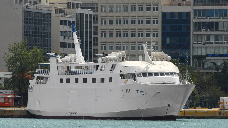 Το επιβατηγό Σύμη με 96 άτομα προσέκρουσε στο λιμάνι της Σκιάθου - Φωτογραφία 1