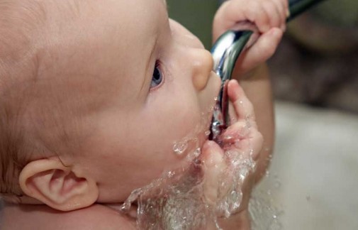 Πότε μπορούν τα μωρά να πιουν νερό; Η απάντηση μπορεί να σας εκπλήξει! - Φωτογραφία 1