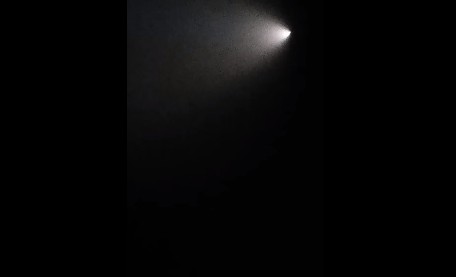 Οι άνθρωποι φρίκαραν βλέποντας αυτό το τρελό φως πάνω στον ουρανό - Τι ακριβώς είναι; [video] - Φωτογραφία 1