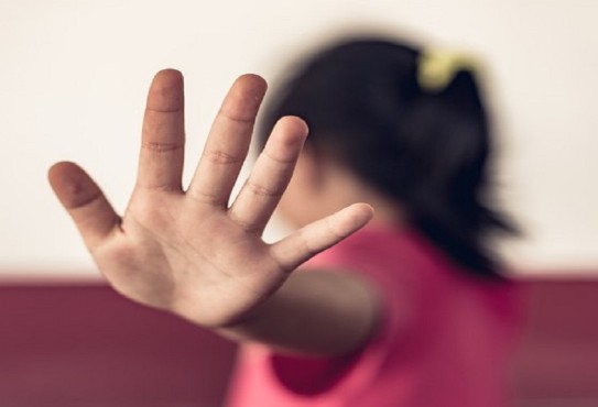 ΣΟΚ: 65χρονος κατηγορείται για ασέλγεια σε δύο ανήλικα κορίτσια ΡΟΜΑ στον Ορχομενό. - Φωτογραφία 1