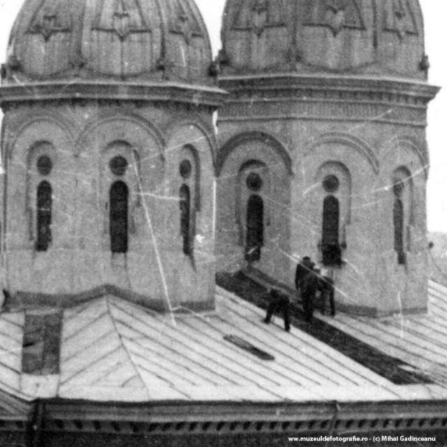 19 Ιουνίου 1987 - Οι κομμουνιστές γκρεμίζουν τον ναό της Αγίας Παρασκευής στο Βουκουρέστι - Φωτογραφία 5