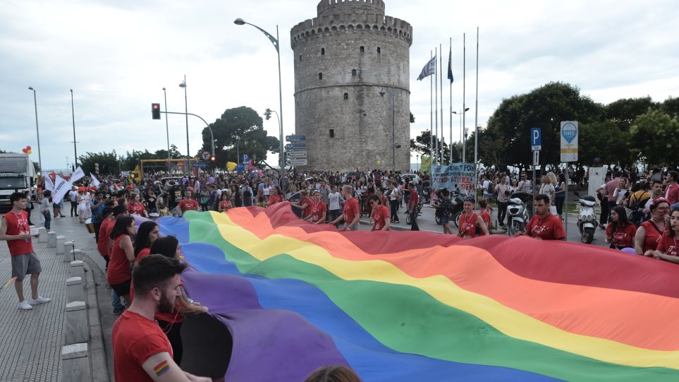 Θεσσαλονίκη: Πέταξαν στον Θερμαϊκό δύο άνδρες που πήγαιναν στο Gay Pride! - Φωτογραφία 1