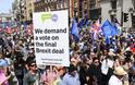 Χιλιάδες διαδηλωτές κατά του Brexit στους δρόμους του Λονδίνου, δύο χρόνια μετά το δημοψήφισμα - Φωτογραφία 1