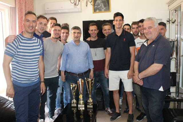 Στον Αστυνομικό Διευθυντή Αλεξανδρούπολης οι πρωταθλητές της ποδοσφαιρικής ομάδας - Φωτογραφία 1