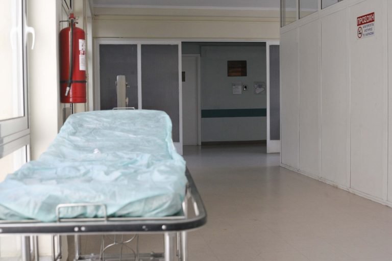 «Έσκασε» φιάλη οξυγόνου στο νοσοκομείο του Ρίου – Σοβαρά ένας υπάλληλος! - Φωτογραφία 1