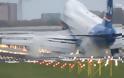 ΣΟΚ για επιβάτες Boeing κατά την προσγείωση - Βίντεο που κόβει τις ανάσες...