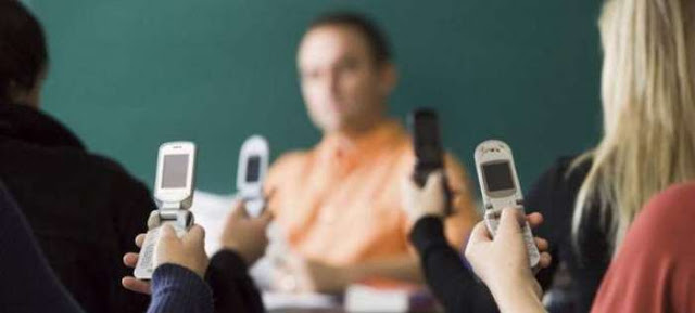 Τέλος τα κινητά των μαθητών στα σχολεία -Με εντολή Γαβρόγλου - Φωτογραφία 1