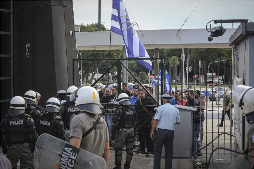 Θεσσαλονίκη: Πεδίο μάχης μέχρι αργά η πόλη για εκδήλωση του ΣΥΡΙΖΑ για το Μακεδονικό - Φωτογραφία 16