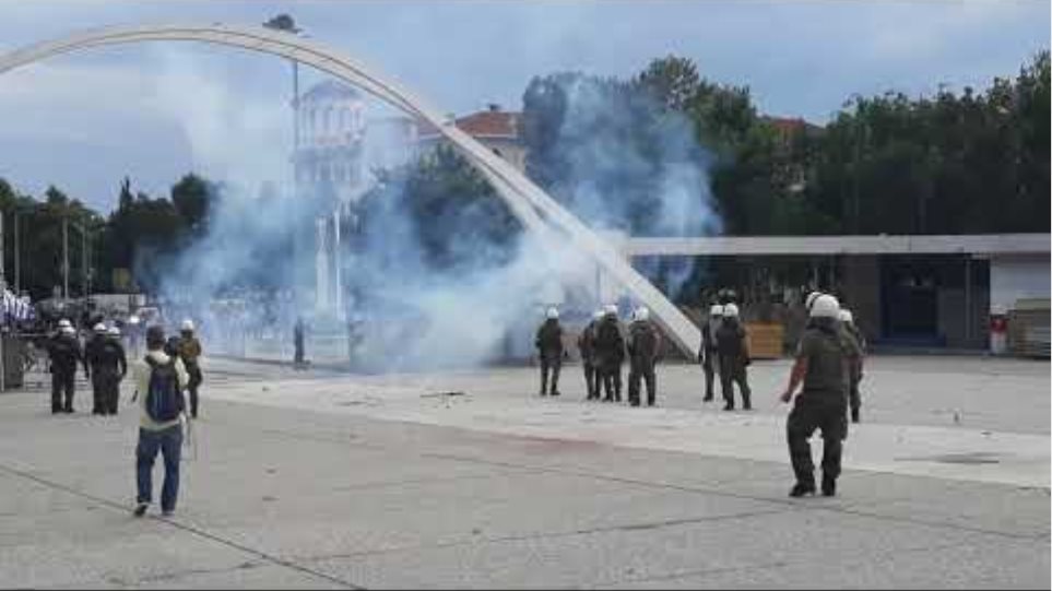 Θεσσαλονίκη: Πεδίο μάχης μέχρι αργά η πόλη για εκδήλωση του ΣΥΡΙΖΑ για το Μακεδονικό - Φωτογραφία 6