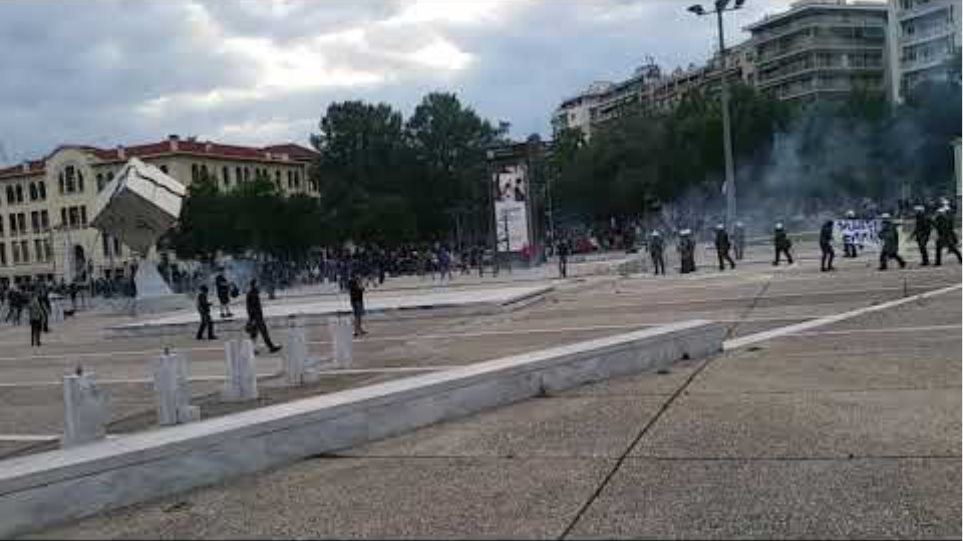 Θεσσαλονίκη: Πεδίο μάχης μέχρι αργά η πόλη για εκδήλωση του ΣΥΡΙΖΑ για το Μακεδονικό - Φωτογραφία 7