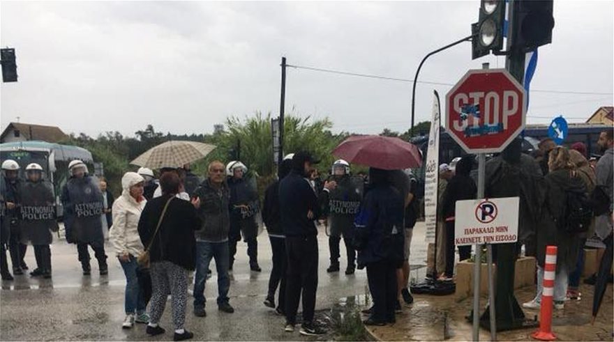 Έκρυθμη η κατάσταση έξω από τον ΧΥΤΑ Λευκίμης στην Κέρκυρα - Φωτογραφία 3