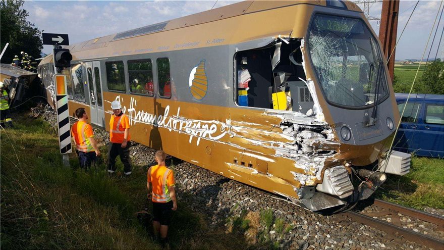 Εκτροχιάστηκε τρένο στην Αυστρία: 28 τραυματίες, οι δύο πιο σοβαρά - Φωτογραφία 3