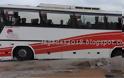 Το οδόστρωμα «κατάπιε» λεωφορείο στον Λαγκαδά - Φωτογραφία 1