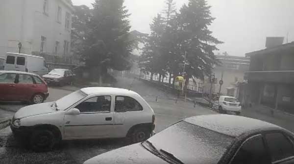 Η εικόνα που σαρώνει στο διαδίκτυο από τη Λάρισα: Κι όμως τέλη Ιουνίου χιόνισε στο Λιβάδι Ελασόνας (φωτ.) - Φωτογραφία 1