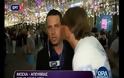 Δημοσιογράφος της ΕΡΤ στη Μόσχα δέχθηκε φιλί από φίλαθλο σε ζωντανή μετάδοση... [video]
