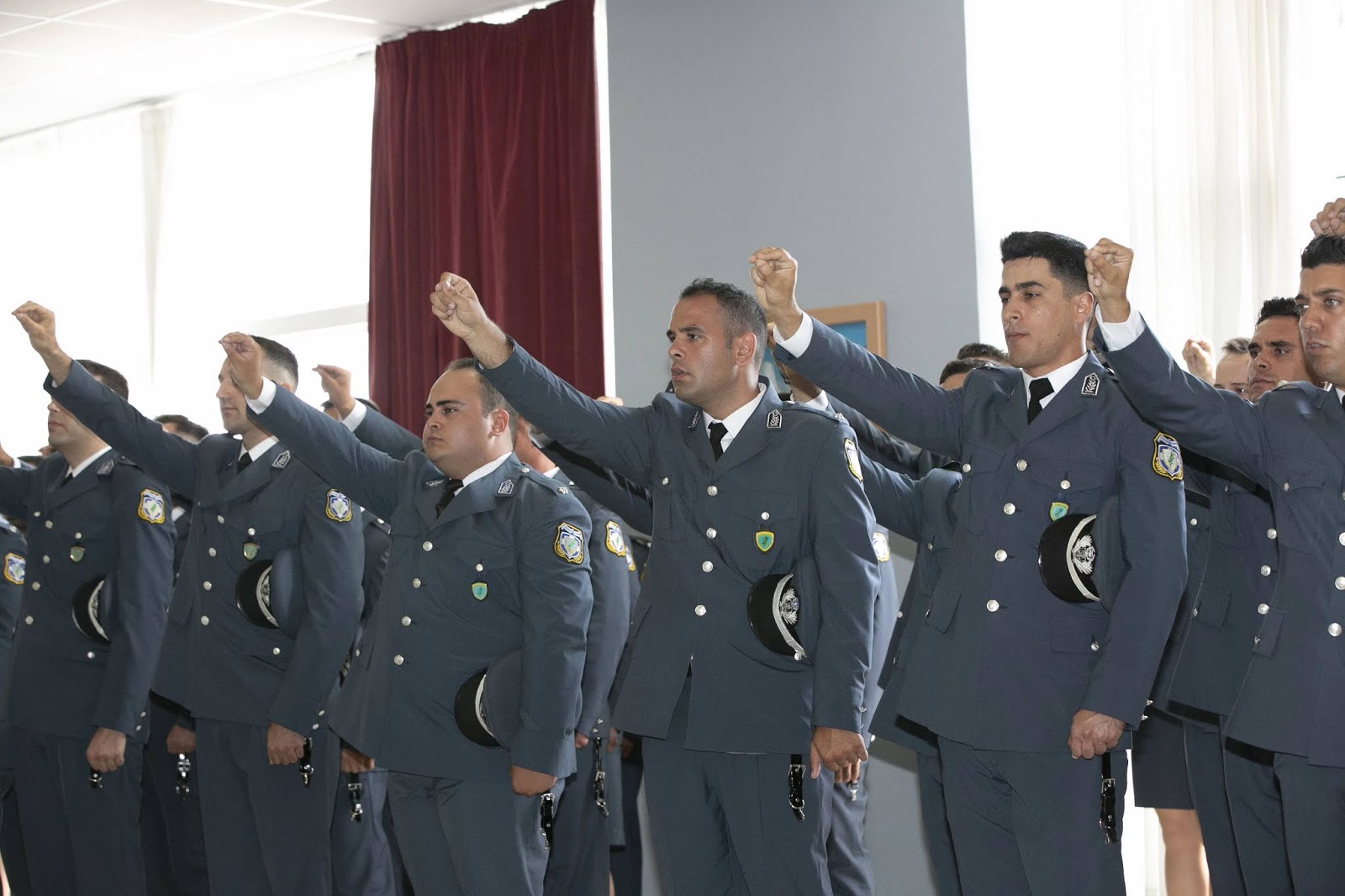 Ορκωμοσία νέων Υπαστυνόμων Β΄ της Ελληνικής Αστυνομίας στη Σχολή Αξιωματικών (ΦΩΤΟ) - Φωτογραφία 2