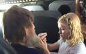 Συγκινητική ιστορία: 15χρονη βοηθά τυφλό και κωφό να επικοινωνήσει σε αεροπορική πτήση [photos] - Φωτογραφία 3