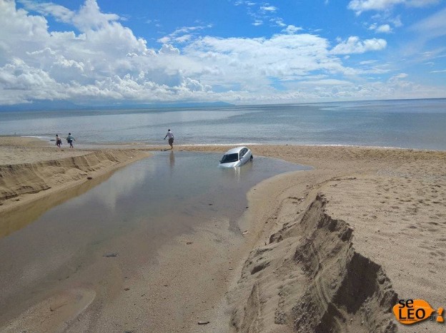 Η άμμος «κατάπιε» αυτοκίνητο στην παραλία των Βρασνών [photo] - Φωτογραφία 2