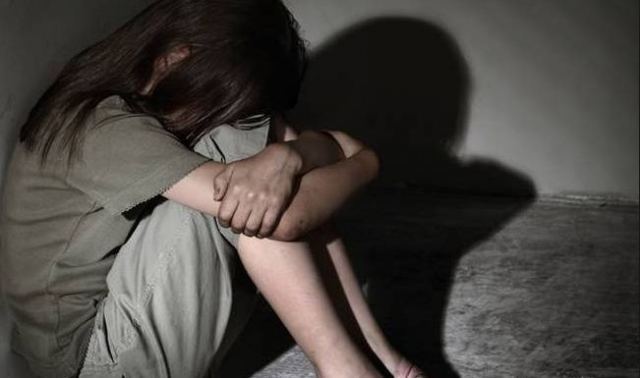 Καμένα Βούρλα: Σύλληψη 52χρονου για ασέλγεια σε ανήλικη - Φωτογραφία 1