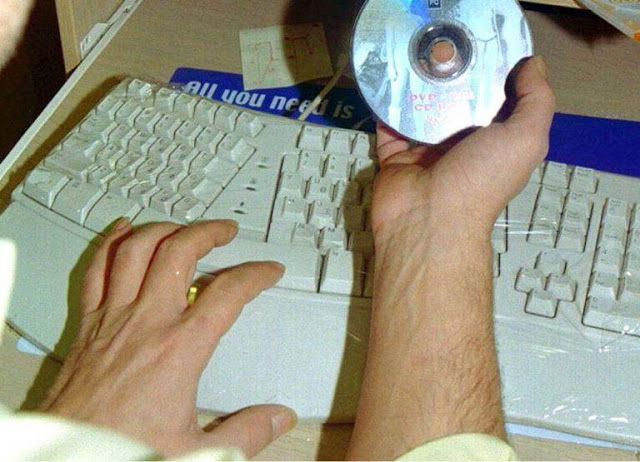 Καμένα Βούρλα: Πλούσιο υλικό παιδικής πορνογραφίας στον υπολογιστή του 52χρονου - Φωτογραφία 1