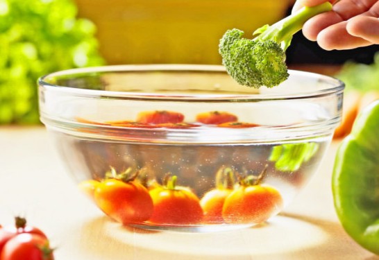 Φυτοφάρμακα σε φρούτα και λαχανικά: Πώς πλένονται σωστά στο σπίτι - Φωτογραφία 1