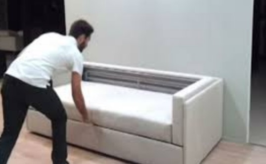 Απίστευτος καναπές μετατρέπεται σε δευτερόλεπτα σε κάτι που δεν φαντάζεστε! [video] - Φωτογραφία 1