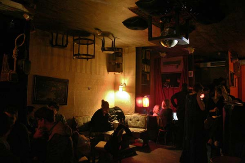 Το μπαρ που φέρνει… τα πάνω κάτω [photos] - Φωτογραφία 3
