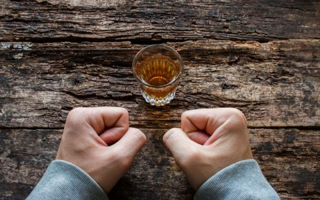 Ποια ποσότητα αλκοόλ μπορεί να επηρεάσει τη στύση ενός άνδρα; - Φωτογραφία 1