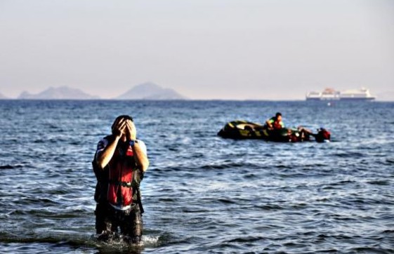 Βουλευτές του ΣΥΡΙΖΑ ζητούν την απάλειψη του όρου «λαθρομετανάστης» από το ΥΠΕΘΑ - Φωτογραφία 1