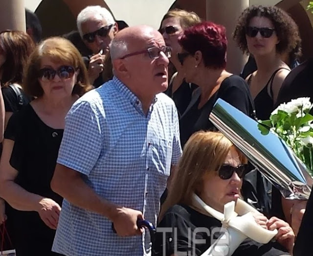 Τζέσυ Παπουτσή: Θρήνος στο τελευταίο αντίο – Πλήθος κόσμου στην κηδεία της [photos] - Φωτογραφία 14