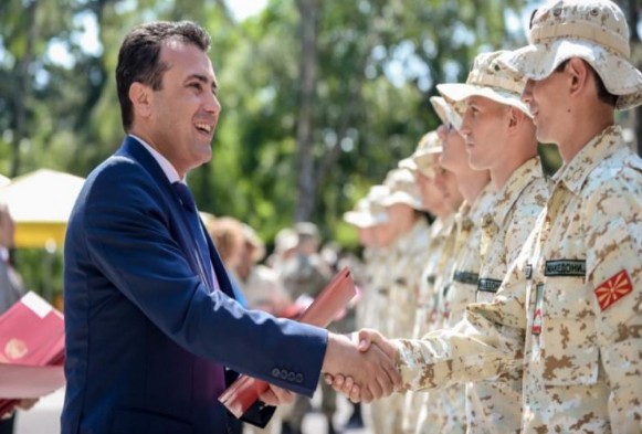 Ασυγκράτητος ο Ζάεφ: Καλωσορίζει τους στρατιώτες του... στο ΝΑΤΟ και την Μακεδονία - Πουθενά το Βόρεια από τη νέα ονομασία! - Φωτογραφία 1