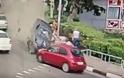 ΣΟΚΑΡΙΣΤΙΚΟ τροχαίο: Αυτοκίνητο παρέσυρε πεζούς - Ένας νεκρός, τρεις τραυματίες – Βιντεο-ντοκουμέντο!