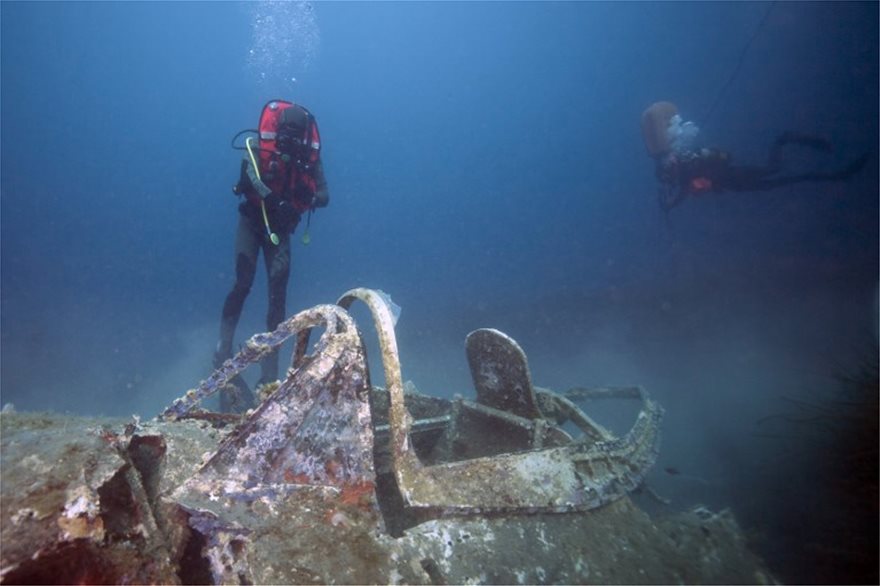 Δύτες εξερεύνησαν τα συντρίμμια πολεμικού αεροσκάφους του Β' Παγκοσμίου πολέμου - Φωτογραφία 3