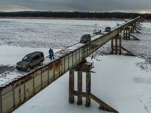 Αυτή είναι η πιο επικίνδυνη γέφυρα στον κόσμο... Εσύ θα τη διέσχιζες; [photo] - Φωτογραφία 2