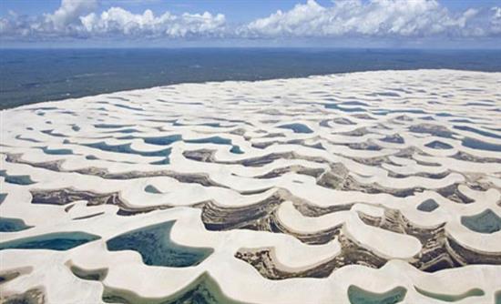 Η άσπρη έρημος με τις εκατοντάδες λίμνες - Φωτογραφία 1