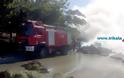 Απίστευτο: Φορτηγό με φλεγόμενα δέματα χορτάρι πέρασε μέσα από χωριό των Τρικάλων [video]