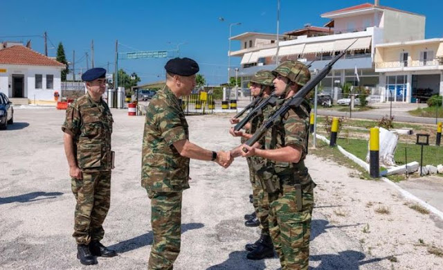 Επίσκεψη Αρχηγού ΓΕΣ στην Περιοχή Ευθύνης της 8ης Μ/Π ΤΑΞ - Φωτογραφία 16