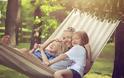 Διακοπές στο σπίτι: 10 τρόποι για να περάσετε τέλεια με τα παιδιά