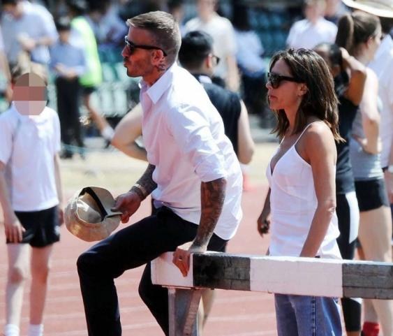 David & Victoria Beckham: Πιο ερωτευμένοι από ποτέ στην πρώτη τους εμφάνιση μετά τις φήμες χωρισμού! - Φωτογραφία 3