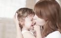 Πέντε χαλαρωτικές φράσεις για να πείτε στο παιδί σας όταν κλαίει