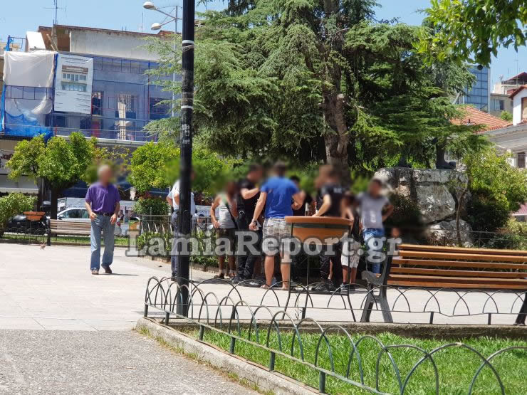 Λαμία: Έπεσε πάλι ξύλο στην πλατεία Πάρκου (ΒΙΝΤΕΟ-ΦΩΤΟ) - Φωτογραφία 2