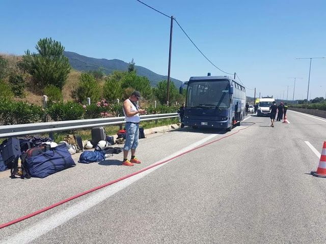 Μεσολόγγι: Παραλίγο να πάρει φωτιά λεωφορείο της ΕΛ.ΑΣ. στην Ιόνια Οδό! (ΔΕΙΤΕ ΦΩΤΟ) - Φωτογραφία 13