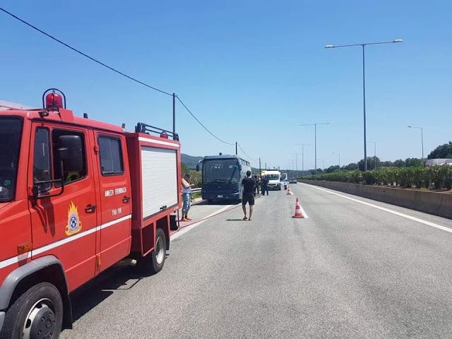 Μεσολόγγι: Παραλίγο να πάρει φωτιά λεωφορείο της ΕΛ.ΑΣ. στην Ιόνια Οδό! (ΔΕΙΤΕ ΦΩΤΟ) - Φωτογραφία 3