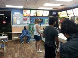 ΠΡΟΣΟΧΗ - ΒΟΜΒΑ από τα McDonalds: 13 αλήθειες που δεν σου λένε οι υπάλληλοι των fast foods - Φωτογραφία 1